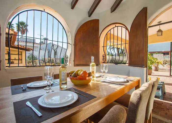 Ebro - Plusholidays Βίλα